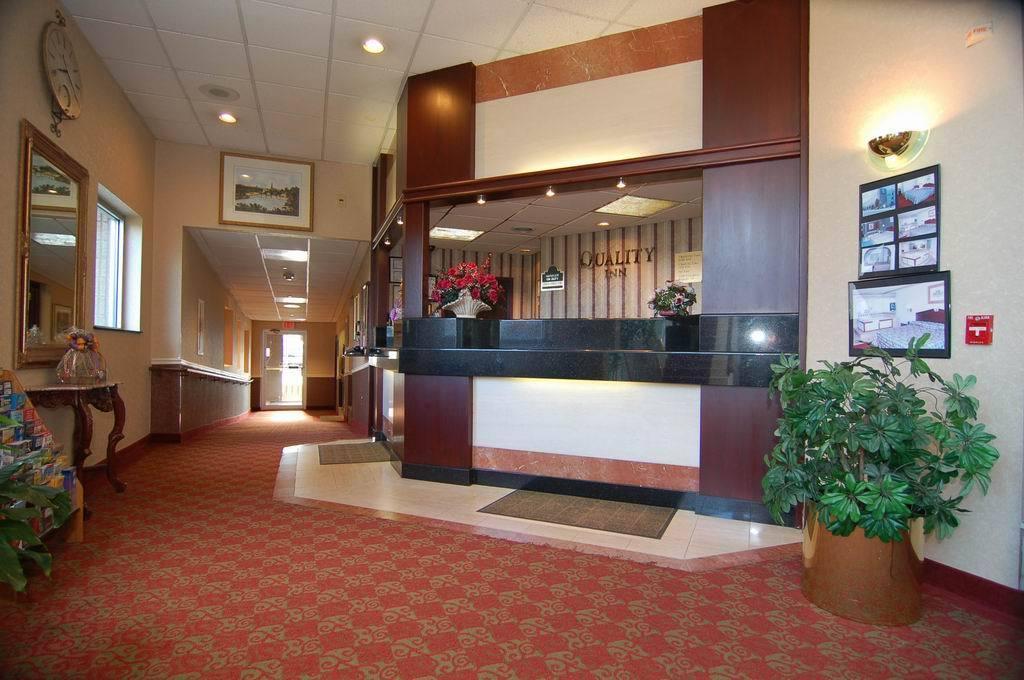 Quality Inn & Conference Center Maple Shade Exterior foto